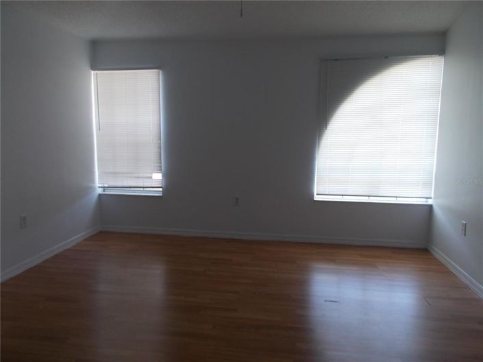 Image No.23-3 Bed Townhouse for sale