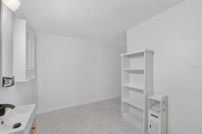 Image No.17-4 Bed House for sale