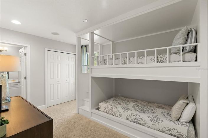 Image No.36-6 Bed House for sale