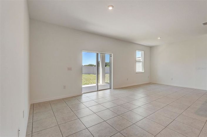 Image No.11-3 Bed House for sale