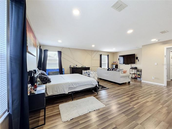 Image No.23-6 Bed House for sale