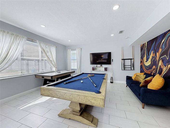 Image No.3-6 Bed House for sale