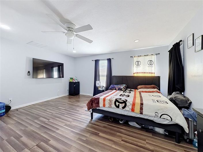 Image No.32-6 Bed House for sale