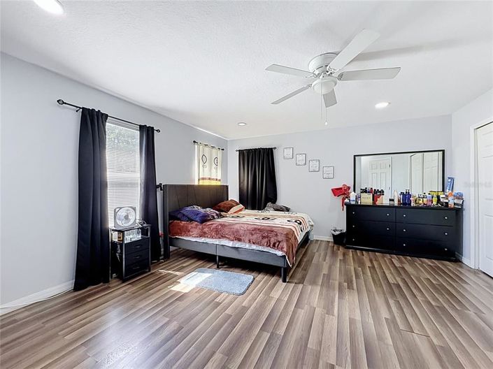 Image No.33-6 Bed House for sale