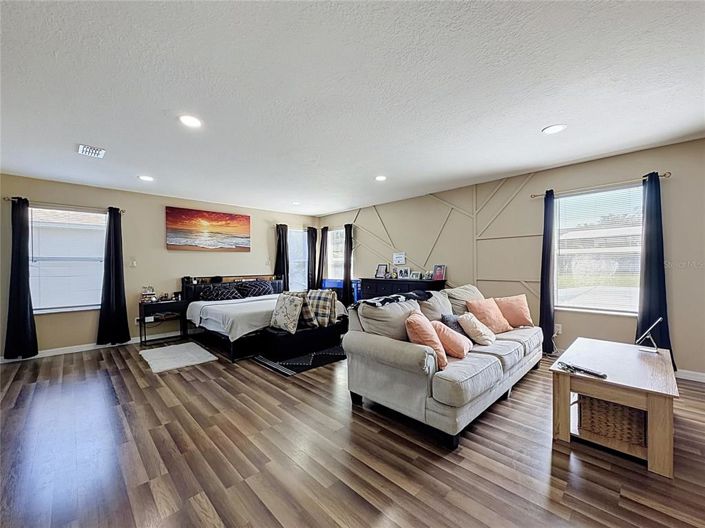 Image No.4-6 Bed House for sale