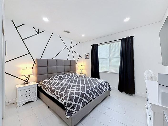 Image No.5-6 Bed House for sale