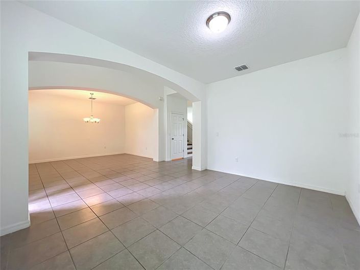 Image No.10-6 Bed House for sale