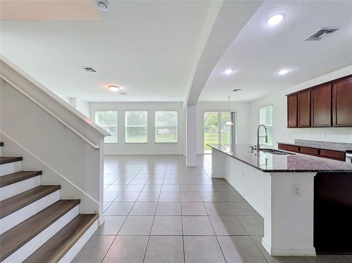 Image No.14-6 Bed House for sale