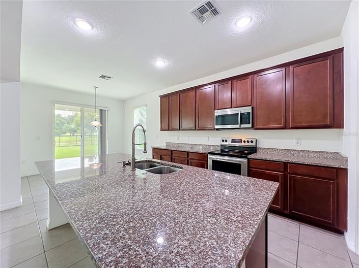 Image No.17-6 Bed House for sale