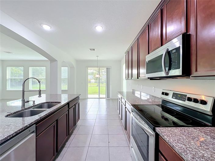 Image No.19-6 Bed House for sale