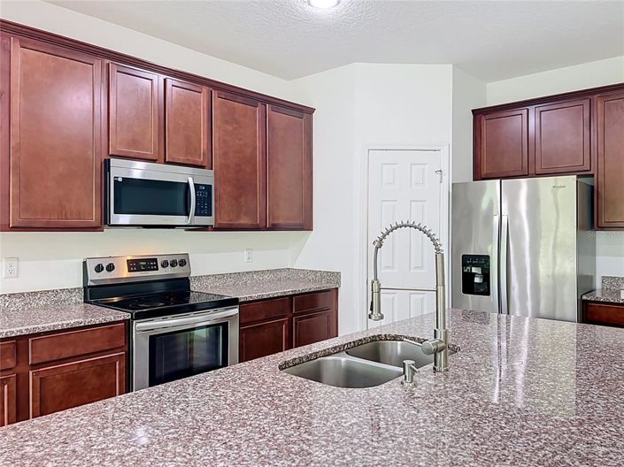 Image No.20-6 Bed House for sale