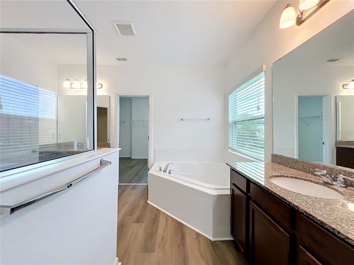 Image No.39-6 Bed House for sale