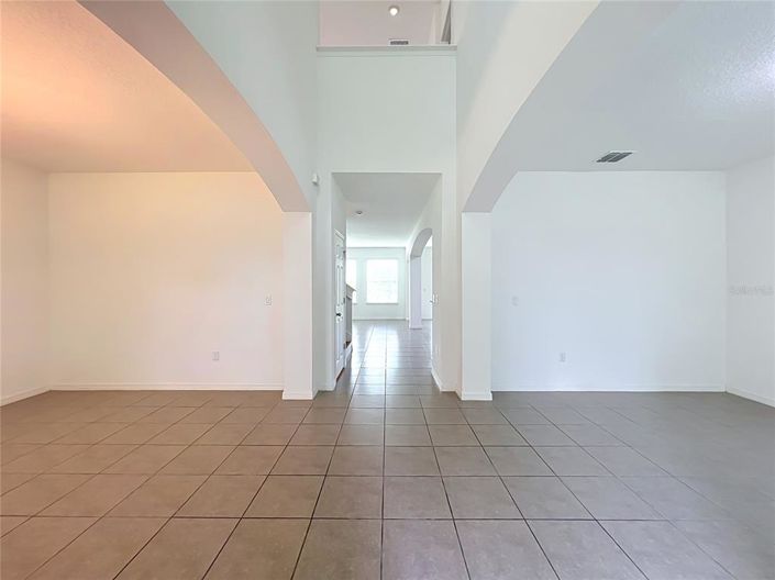 Image No.6-6 Bed House for sale