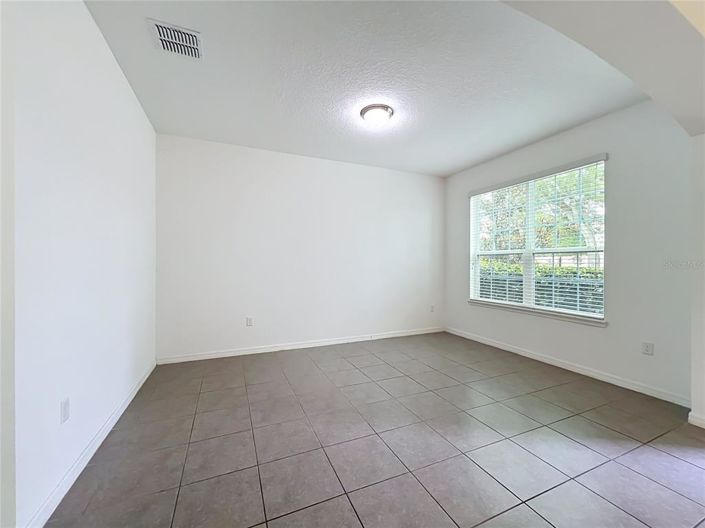 Image No.9-6 Bed House for sale
