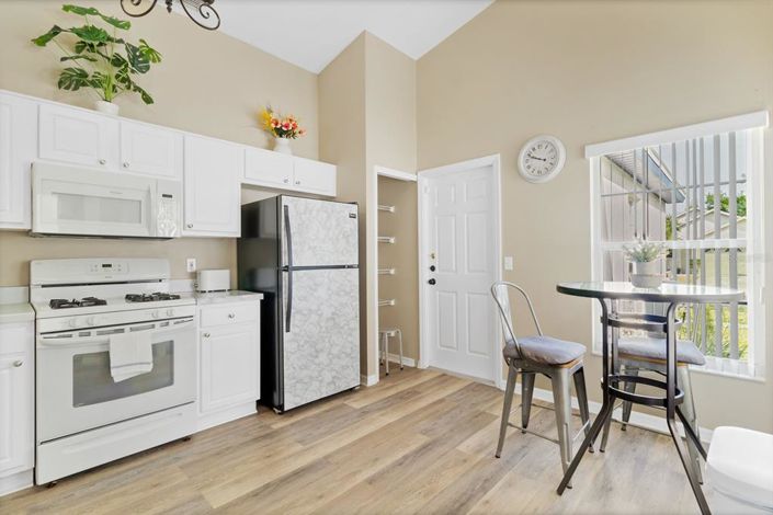 Image No.8-3 Bed House for sale