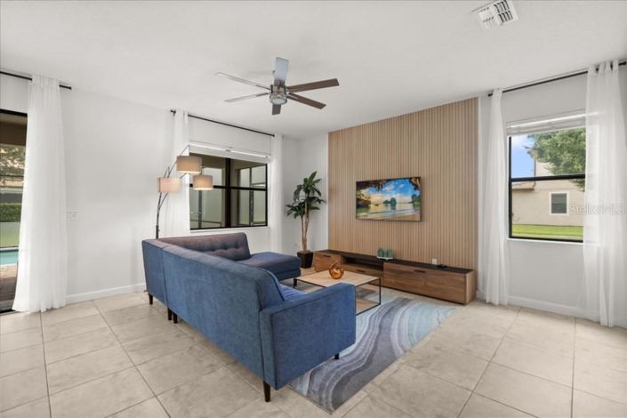 Image No.2-8 Bed House for sale