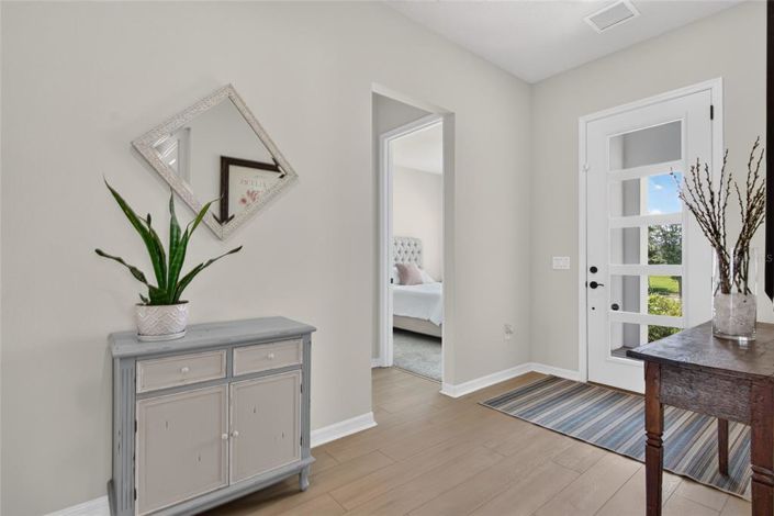 Image No.8-5 Bed House for sale