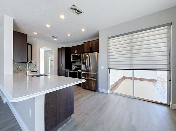 Image No.6-5 Bed House for sale