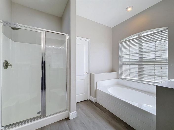 Image No.8-5 Bed House for sale