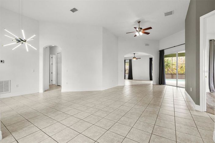 Image No.10-6 Bed House for sale