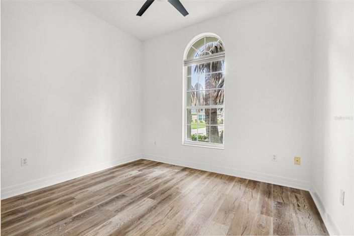 Image No.13-6 Bed House for sale