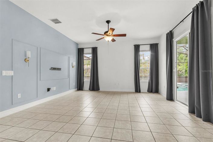 Image No.21-6 Bed House for sale