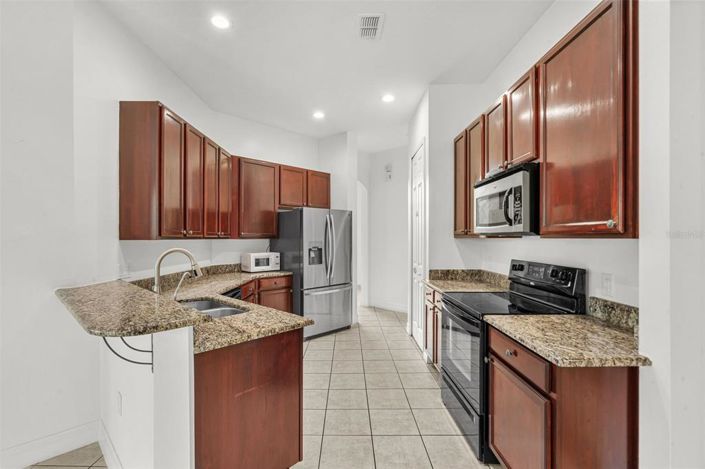 Image No.24-6 Bed House for sale