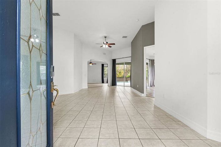 Image No.9-6 Bed House for sale