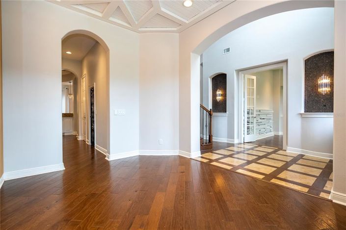 Image No.17-5 Bed House for sale