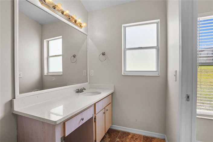 Image No.17-3 Bed House for sale