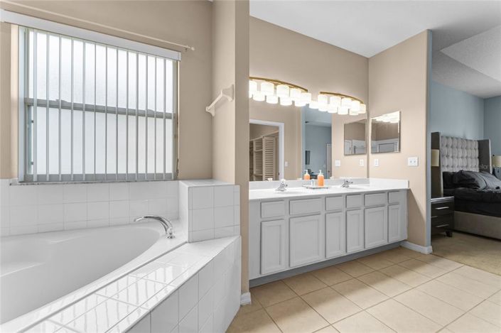 Image No.18-4 Bed House for sale