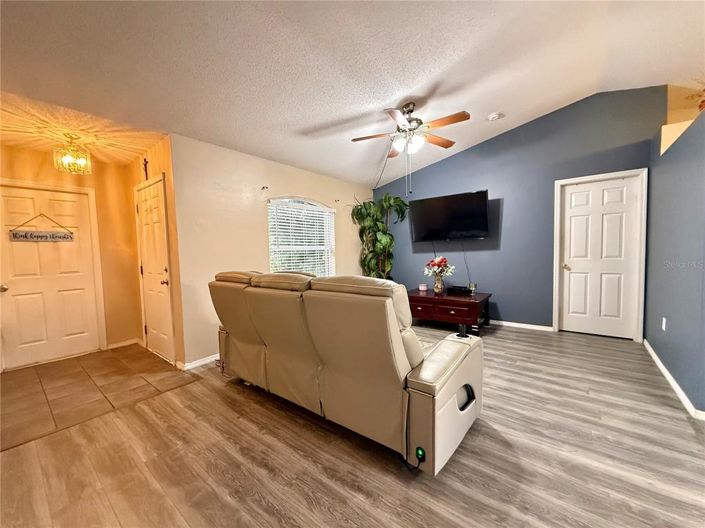 Image No.6-3 Bed House for sale