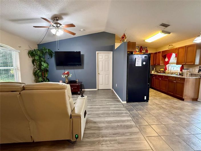 Image No.8-3 Bed House for sale