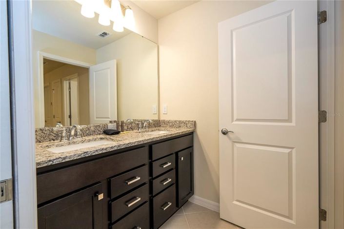 Image No.45-5 Bed Townhouse for sale