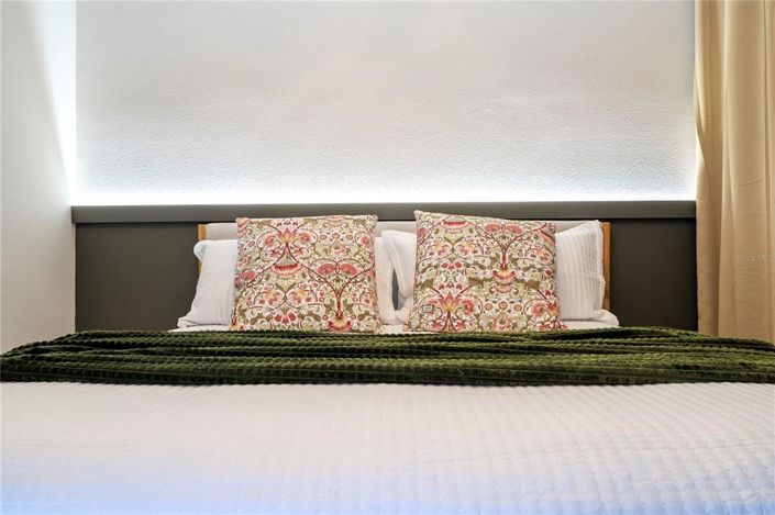 Image No.9-5 Bed Townhouse for sale