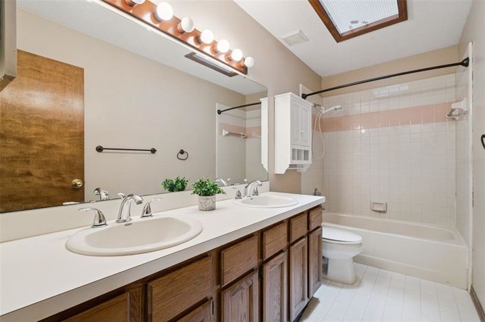 Image No.35-4 Bed House for sale