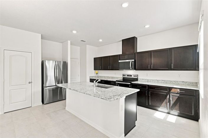 Image No.8-4 Bed House for sale