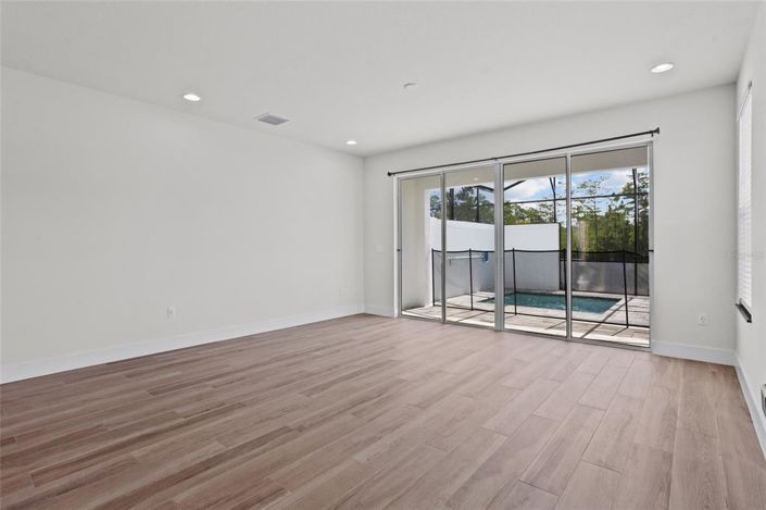 Image No.7-4 Bed Townhouse for sale