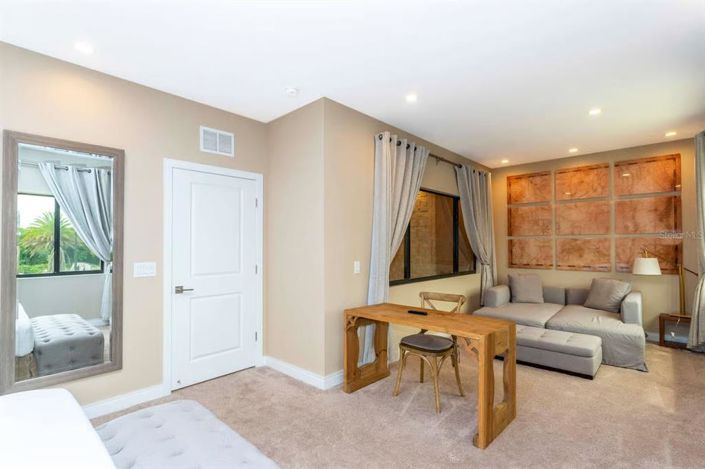 Image No.30-4 Bed Townhouse for sale