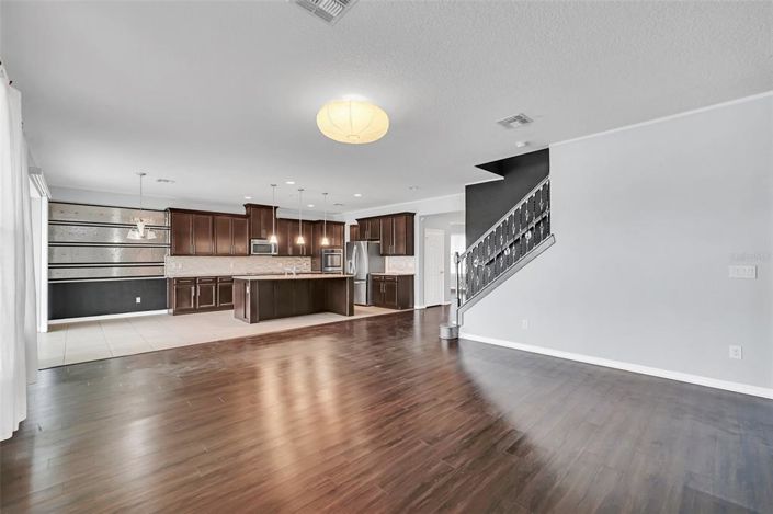Image No.7-5 Bed House for sale
