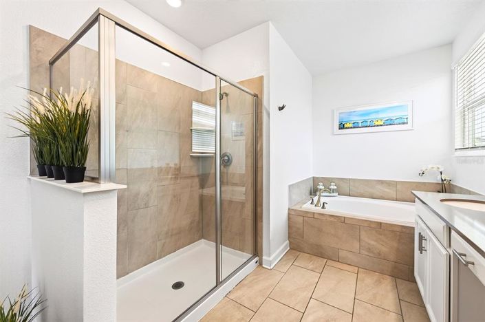Image No.27-6 Bed House for sale