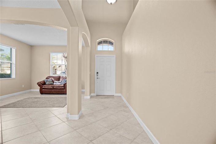Image No.8-5 Bed House for sale