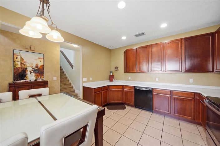 Image No.19-3 Bed Townhouse for sale