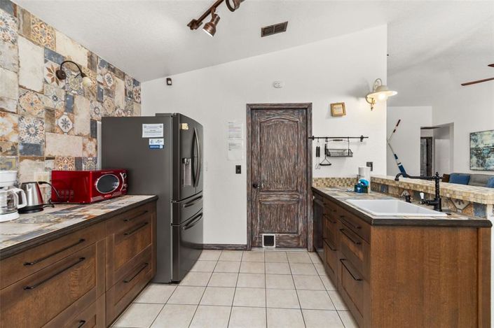 Image No.18-3 Bed House for sale