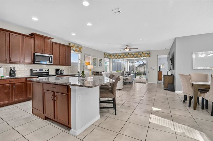 Image No.7-7 Bed House for sale
