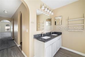 Image No.17-4 Bed House for sale