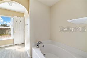 Image No.18-4 Bed House for sale