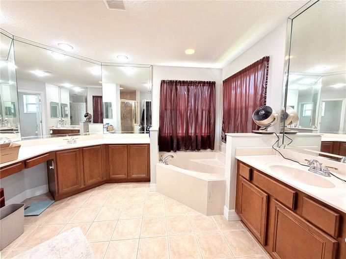 Image No.6-5 Bed House for sale