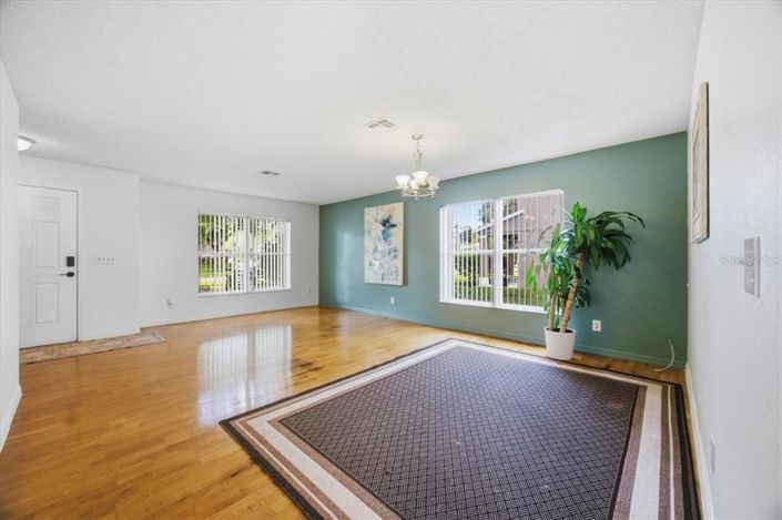 Image No.8-4 Bed House for sale