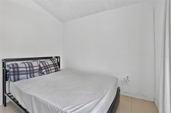 Image No.18-4 Bed House for sale